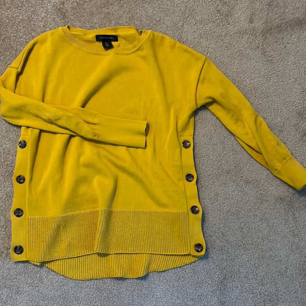 Women’s Tahari Sweater